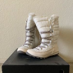 Sorel Whitney Lace, color Sea Salt, sz 5